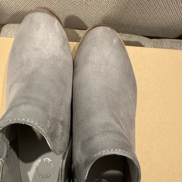 Journey Gray ankle Suede Boots- size 8 1/2 - Picture 8 of 10
